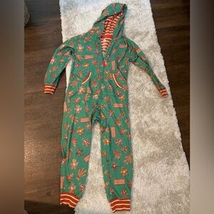 Disney park marvel gingerbread marvel size 5/6
Good preowned condition